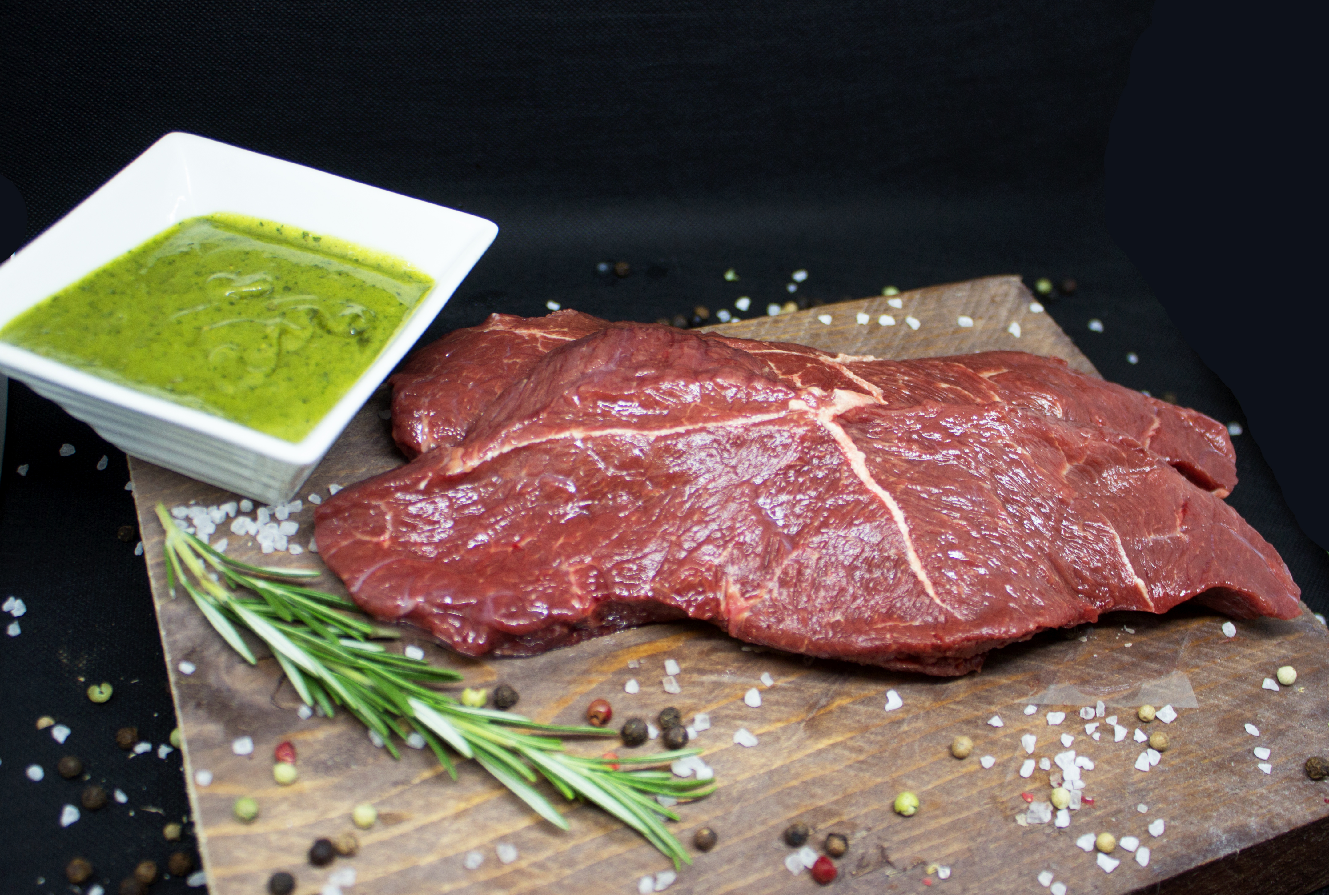 Pferdsteak 500g, mit Kräutermarinade – Fleischerei Fachgeschäft Mecke